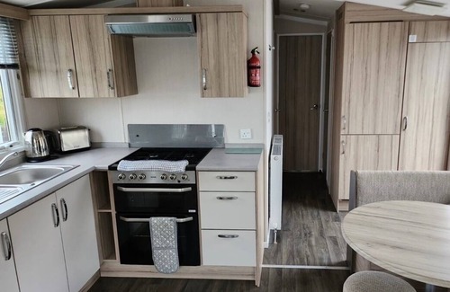 Paignton Ski Chalet | Beverley bay 2-Bed Caravan, Sleeps 6, Pet Friendly