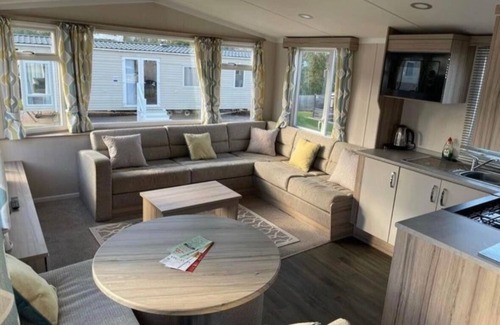 Paignton Ski Chalet | Beverley bay 2-Bed Caravan, Sleeps 6, Pet Friendly