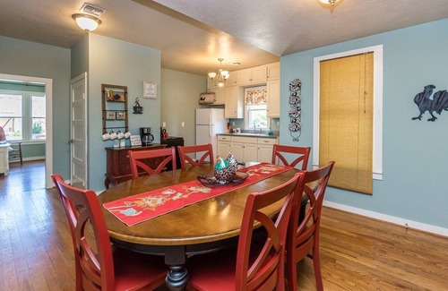 Fredericksburg House | Beverly Haus - 2 blocks from downtown - Romantic Getaway