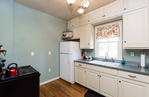 Fredericksburg House | Beverly Haus - 2 blocks from downtown - Romantic Getaway