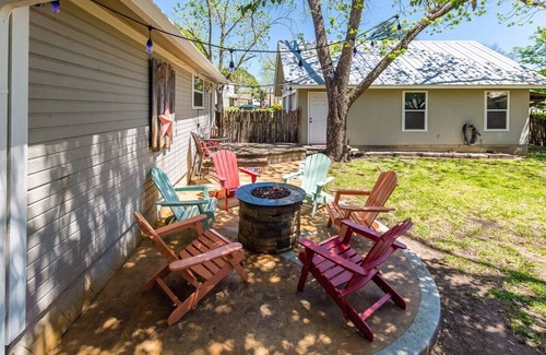 Fredericksburg House | Beverly Haus - 2 blocks from downtown - Romantic Getaway