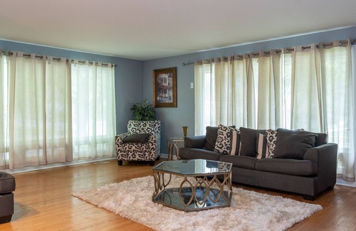 Beverly House | Beverly Place - 4BR/4BA Luxury!