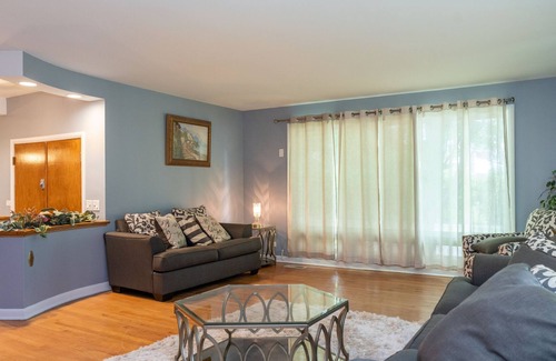 Beverly House | Beverly Place - 4BR/4BA Luxury!