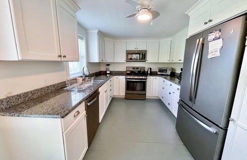 Ocracoke House | Beverly's House: Dog friendly convenient to Silver Lake Harbor