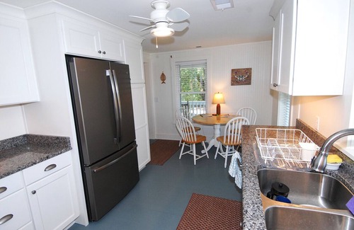 Ocracoke House | Beverly's House: Dog friendly convenient to Silver Lake Harbor