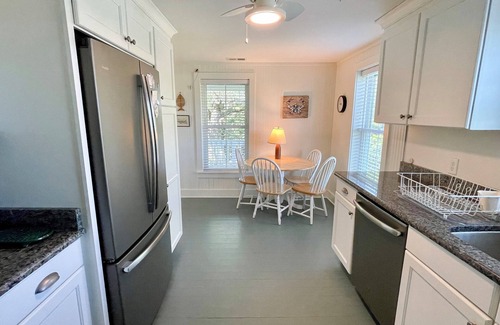 Ocracoke House | Beverly's House: Dog friendly convenient to Silver Lake Harbor