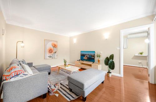 Bexley North House | Bexley 5Br near Train & Shpping with pool 10ppl First Floor