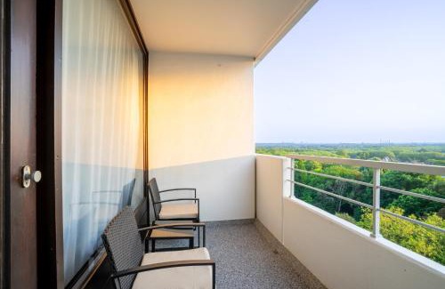 Gelsenkirchen-Mitte Apartment | Beyond Living x American Psycho