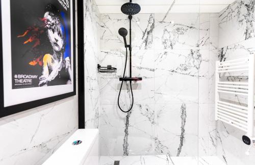 Gelsenkirchen-Mitte Apartment | Beyond Living x American Psycho