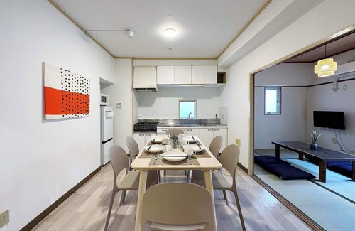 Hiroshima City Centre Apartment | bHOTEL128 3BR for 9 person, min walk to Peace Park