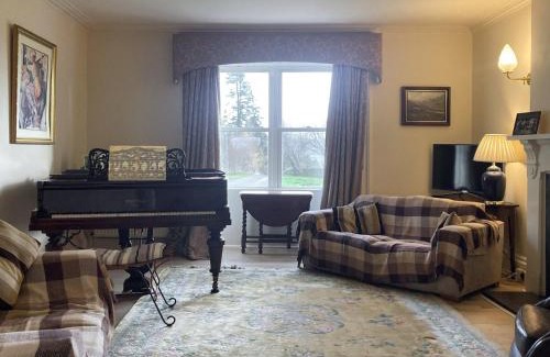 Newtonmore House | Biallid House