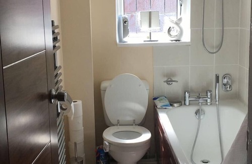 George Green House | Bianca's House Hotel Heathrow Airport