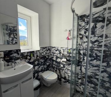 Nyzhnje Selyshche Hotel | Bier House