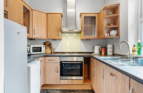 Sheffield House | Big 6 Bed house, 3 Bath, Parking