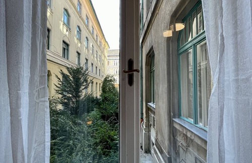 Belso-Ferencvaros Apartment | BIG APARTMENT 3 bedrooms on Raday Utca - 9 District - Budapest