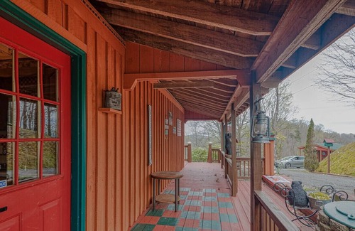 Blountville Cabin | Big bear cabin on the ridge