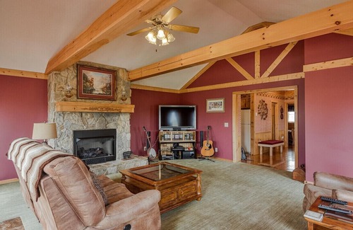 Blountville Cabin | Big bear cabin on the ridge