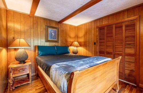 Raccoon Ridge Apartment | Big Bear Cave