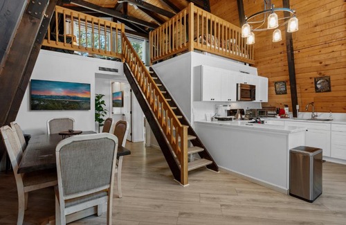 Woodlands House | Big Bear Den - Great cabin far enough from town to getaway and fully fenced yard with firepit