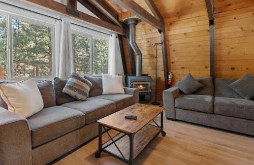 Woodlands House | Big Bear Den - Great cabin far enough from town to getaway and fully fenced yard with firepit