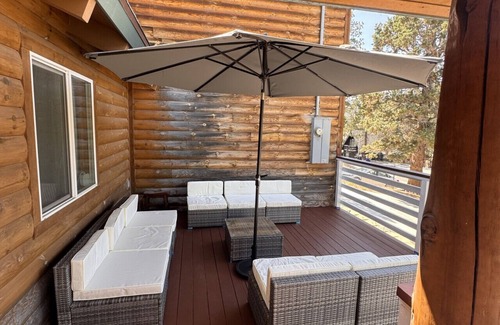 Big Bear City Cabin | Big Bear Get Away. Sleeps 10!