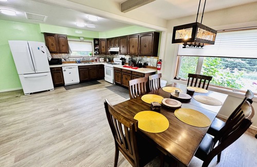 Kodiak House | Big Bear: Spacious 4-Bedroom Near the Ocean