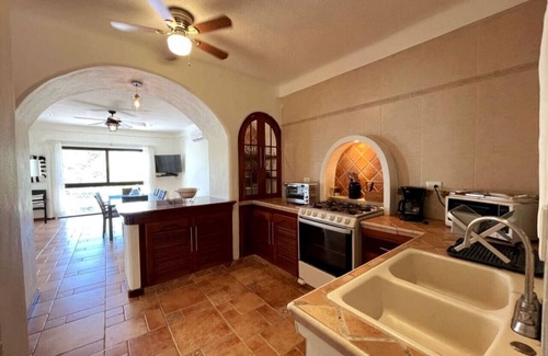 Luis Donaldo Colosio House | Big Beautiful House One Street Away from the 5 AVE