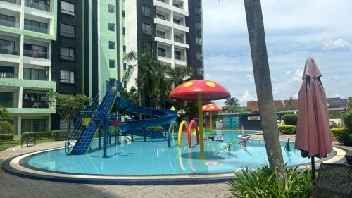 Kampung Kuala Pari Apartment | Big big big family escape 4BR side pool view, Ipoh