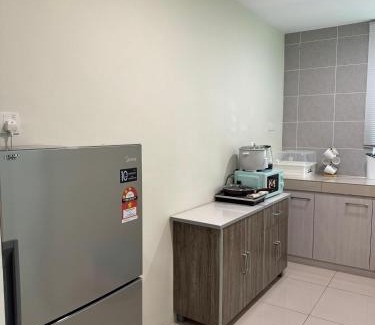 Kampung Kuala Pari Apartment | Big big big family escape 4BR side pool view, Ipoh
