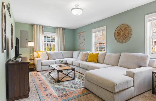 Talbot's Corner House | Big East Nashville Home Comfy Convenient plus LARGE Backyard