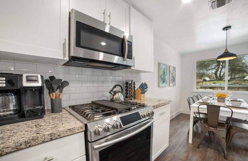 Citrus Heights House | BIG Family Home - King Beds - Pool