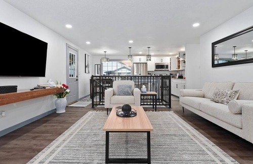 Nampa House | BIG FAMILY HOUSE / HOT Tub