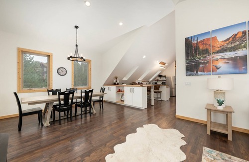 Grand Lake Cabin | Big Front Deck with Great Views, Private Hot Tub, Firepit, Laundry