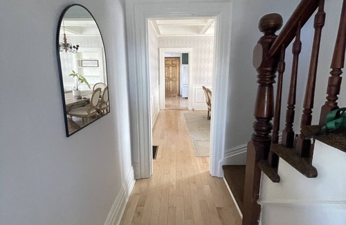 Clearview House | Big Historic Collingwood Home, Prime Location. Pet Friendly with Mountain Views