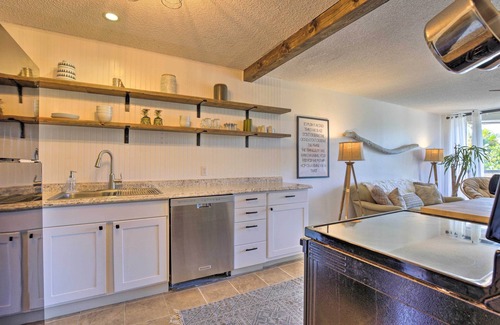 Historic Kailua Village Condo | Big Island Condo w/Pool Access: Walk to Beach!
