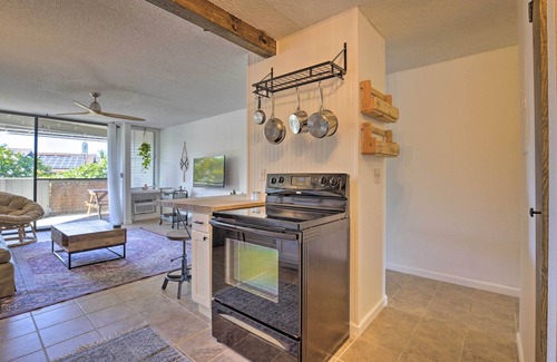Historic Kailua Village Condo | Big Island Condo w/Pool Access: Walk to Beach!