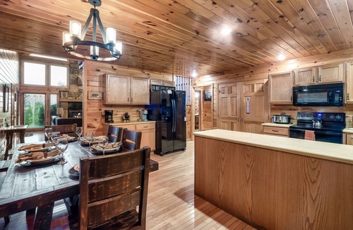 Gatlinburg - Pigeon Forge Cabin | Big October Discounts! Fall Colors! Mountain View - Hot Tub - Game Room + Arcade