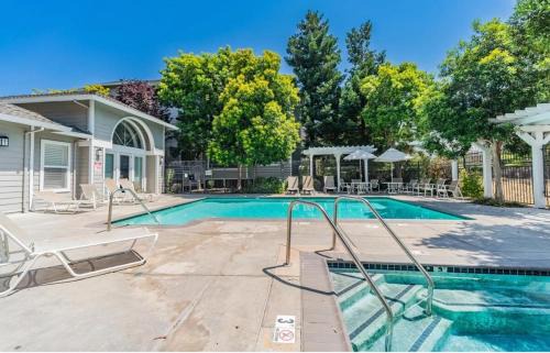 Duveneck - St. Francis Apartment | Big one bedroom in the Palo Alto, close to Stanford, CA USA -Newly remodeled, Nice Relaxing Place