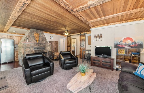 Drake Cabin | Big Pine Cabin - near Estes Park! 23-RES0710