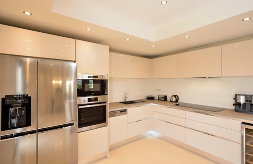 Souda Villa | Big pool - Walk to beach & grocery- Jacuzzi -BBQ