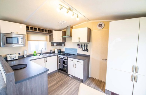 Camber Villa | Big Skies Platinum+ holiday home WiFi, Netflix