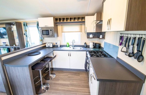 Camber Villa | Big Skies Platinum+ holiday home WiFi, Netflix