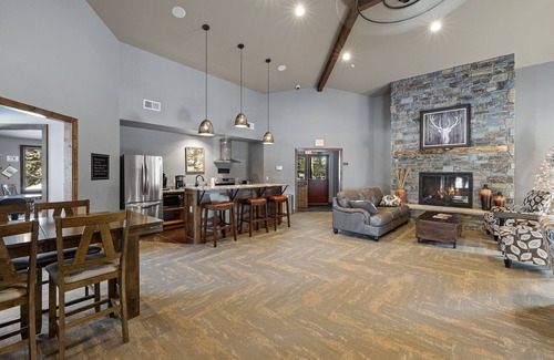 Deadwood Cabin | Big Sky, Garage Access, Hot tub, Wifi, Fully Paved Roads in New Development