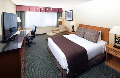 Kalispell Hotel | Big Sky Getaway! Comfy Unit Near Glacier National Park, Pets Allowed!