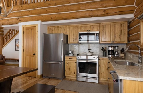 Big Sky Cabin | Big Sky Vacation Rentals: PR Moose Ridge 7 - Pet Friendly!