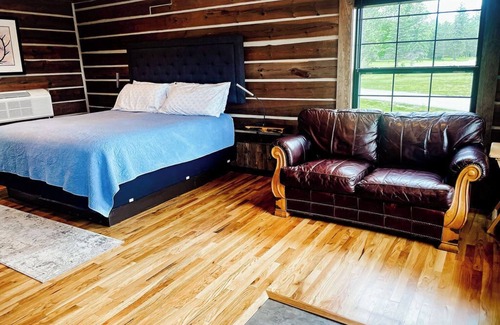 Lake Itasca Hotel | {Big Timbers} Lodging next to North Entrance of Itasca State Park