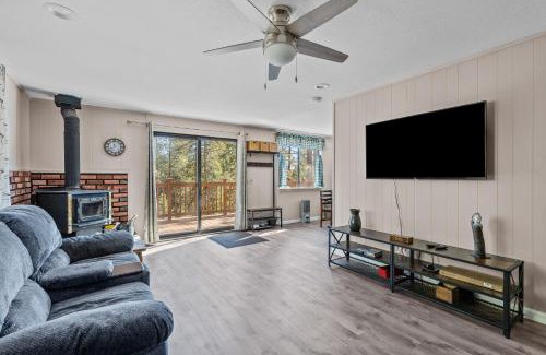 Arnold House | Big Trees, Little Cabin
