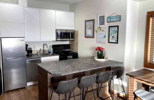 Big White Ski Resort House | *Big White* 3 Bed 2 bath Townhouse -New Hot Tub -MTN Sunset - Private & Quiet