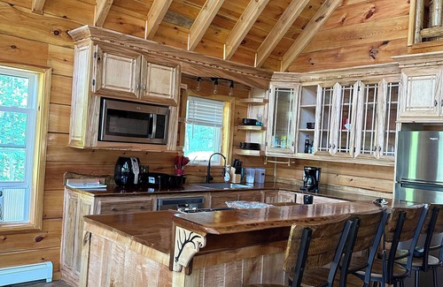 Benezette House | Big windows house + 5 bedrooms +Wifi+ dishwasher+ kitchen+ patio+ firepit