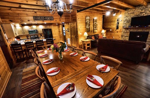 Pigeon Forge Cabin | Bigfoot Crossing - Walk to pool/Theater/No scary drive/Game room/Prime location